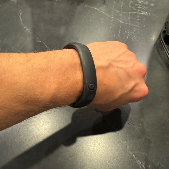 Nike Fuel Band (no charger) - Picture 2 of 3